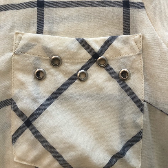 Flannel shirt, grey stripes and stud detailing - Picture 4 of 6